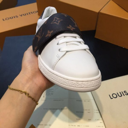 l0*is-V*t0n-sneakers-15
