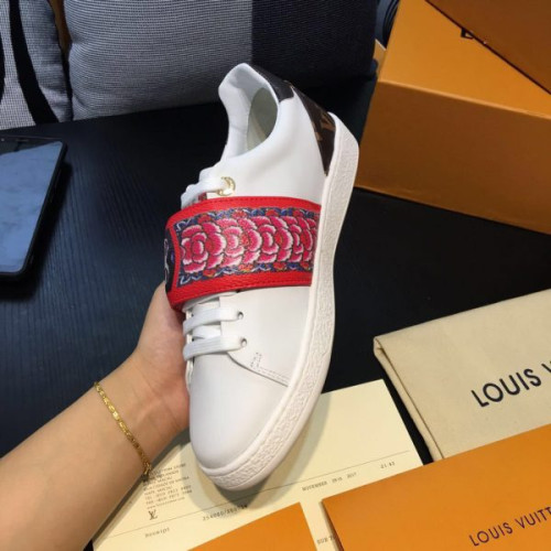 l0*is-V*t0n-sneakers-16
