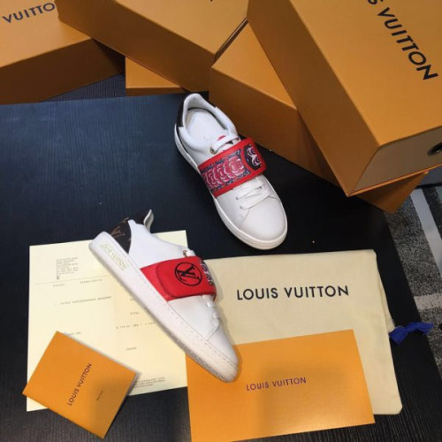 l0*is-V*t0n-sneakers-16
