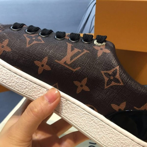 l0*is-V*t0n-sneakers-18