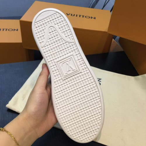 l0*is-V*t0n-sneakers-18