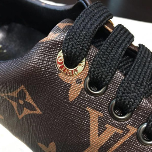 l0*is-V*t0n-sneakers-18