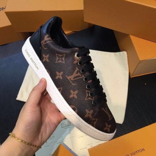 l0*is-V*t0n-sneakers-18