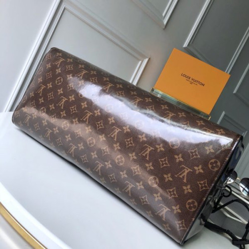 l0*is-V*t0n-travel-bag