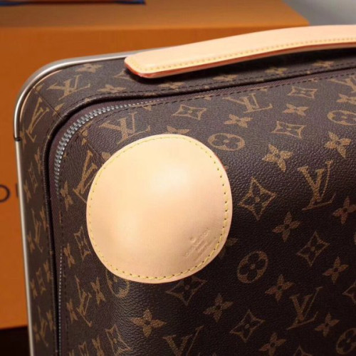 l0*is-V*t0n-travel-box-3