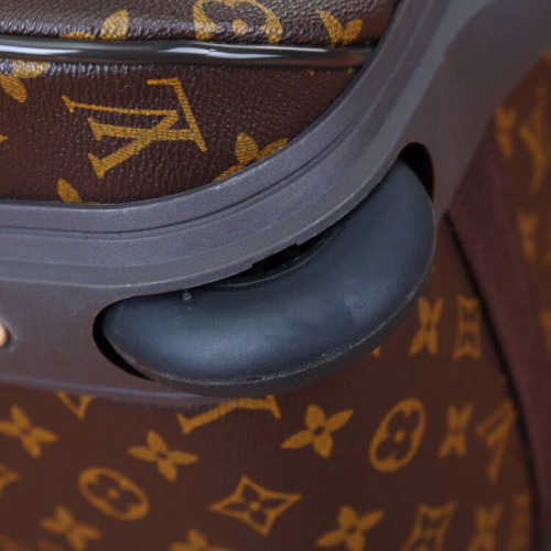 l0*is-V*t0n-travel-box