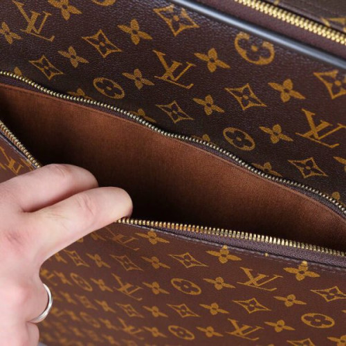 l0*is-V*t0n-travel-box