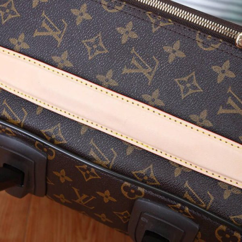 l0*is-V*t0n-travel-box
