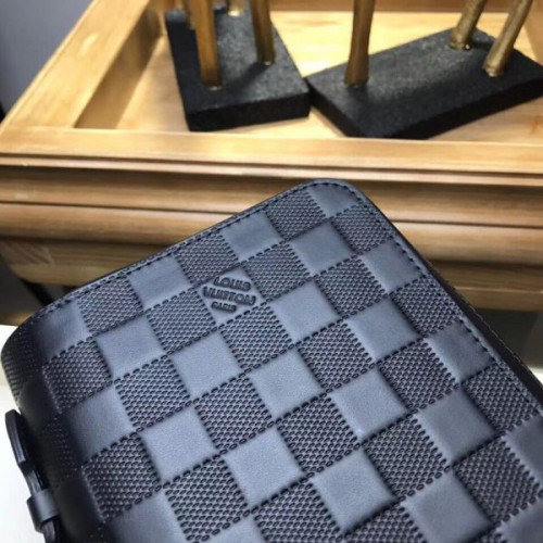 l0*is-V*t0n-wallet-19