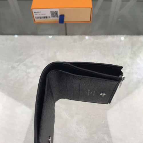 l0*is-V*t0n-wallet-22