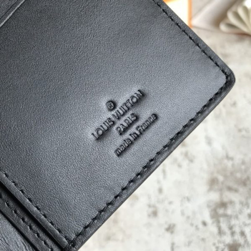 l0*is-V*t0n-wallet-35