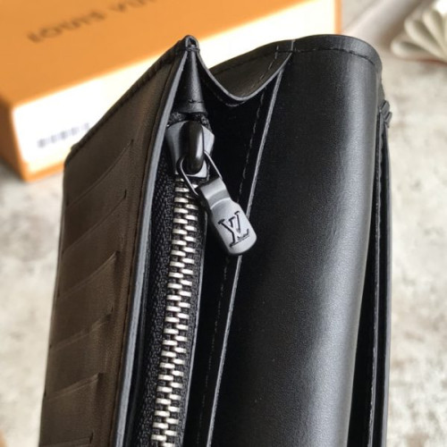 l0*is-V*t0n-wallet-35