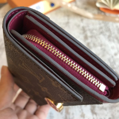 l0*is-V*t0n-wallet-58