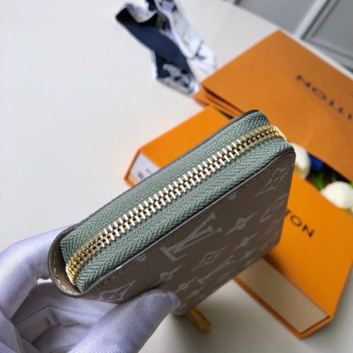 l0*is-V*t0n-wallet-82