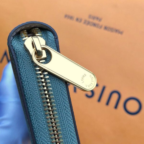 l0*is-V*t0n-wallet-82