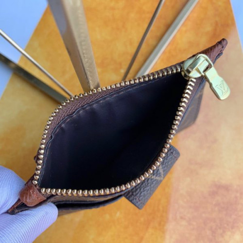 l0*is-V*t0n-wallet-89