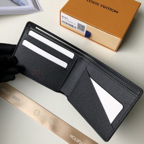 l0*is-V*t0n-wallet-small-2
