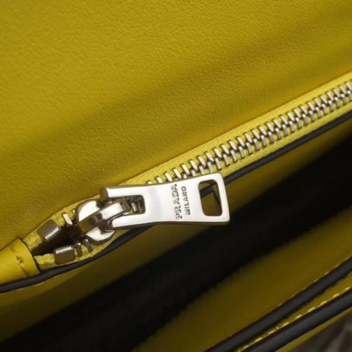 Pra*a-bag-22