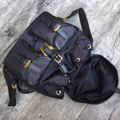 Pra*a-bag-82