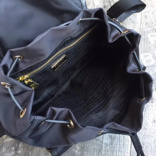 Pra*a-bag-82