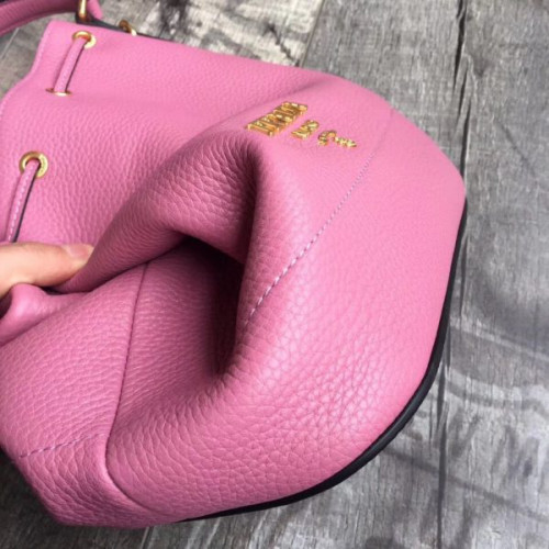 Pra*a-bucket-bag