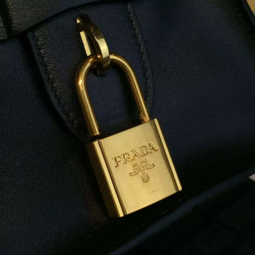 Pra*a-esplanade-replica-bag-6