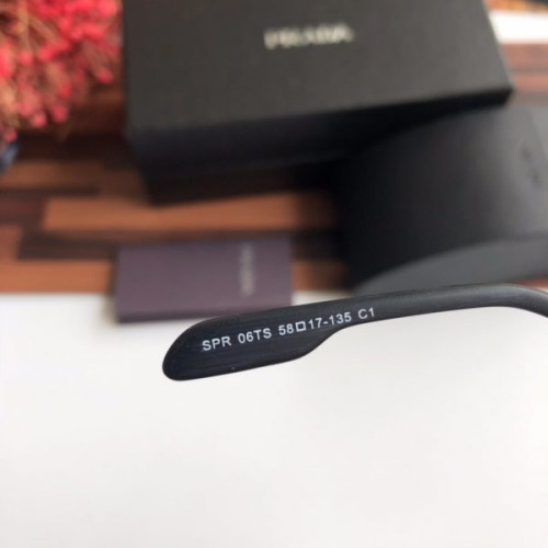 Pra*a-glasses-2