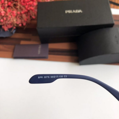 Pra*a-glasses