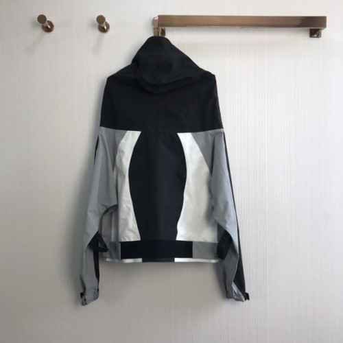 Pra*a-jacket