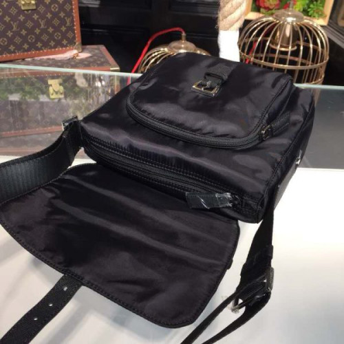 Pra*a-messenger-bags