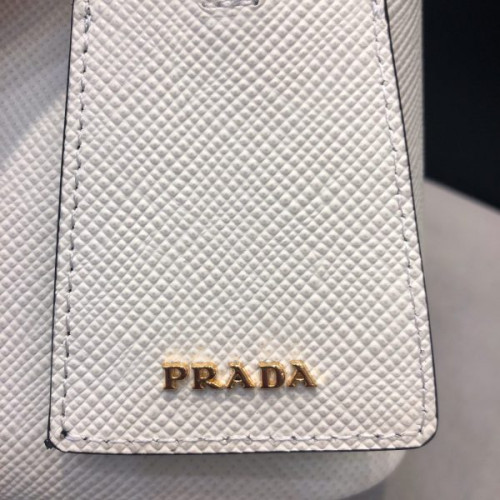 Pra*a-saffiano-3