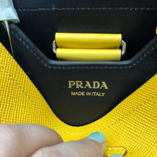 Pra*a-saffiano-4