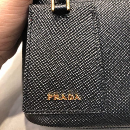 Pra*a-saffiano-7