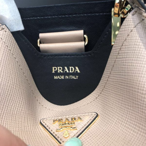Pra*a-saffiano