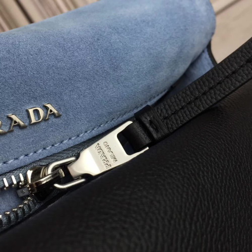 Pra*a-shoulder-bag