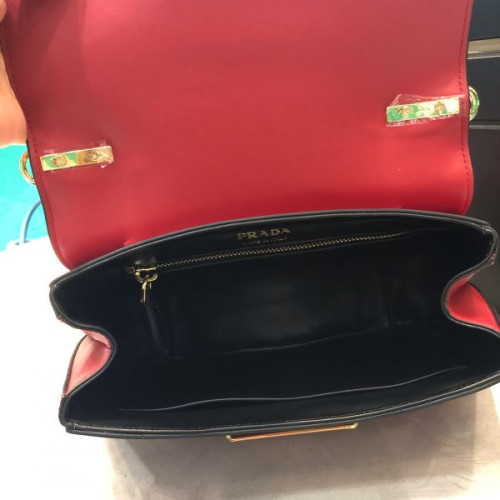 Pra*a-sidonie-large-saffiano-bag-3