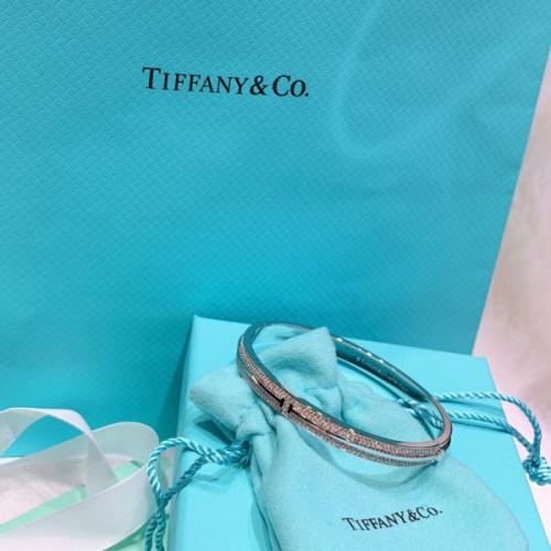 T*f*ny-necklace