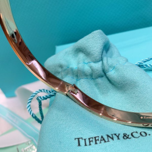 T*f*ny-necklace