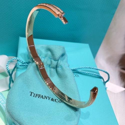 T*f*ny-necklace