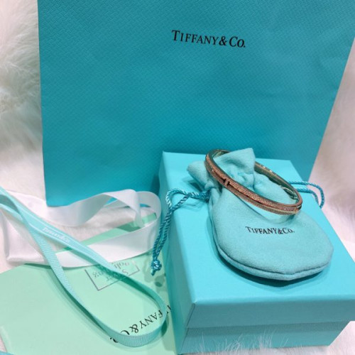 T*f*ny-necklace