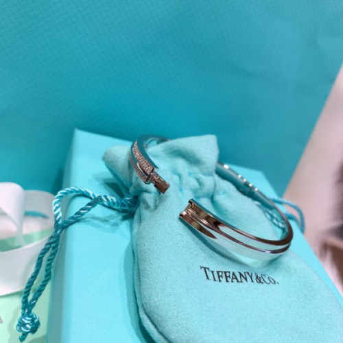 T*f*ny-necklace